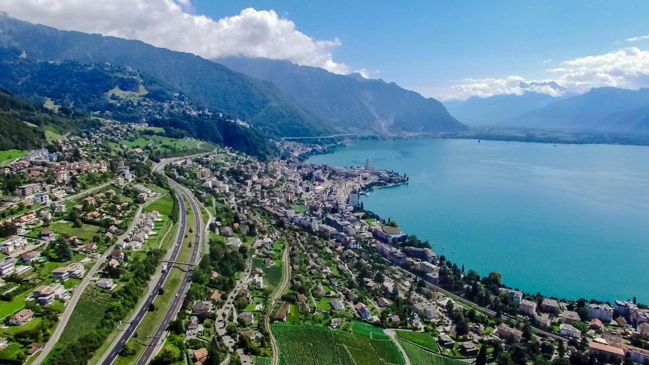 Montreux Castle | Charming Lake View Studio Exterior photo