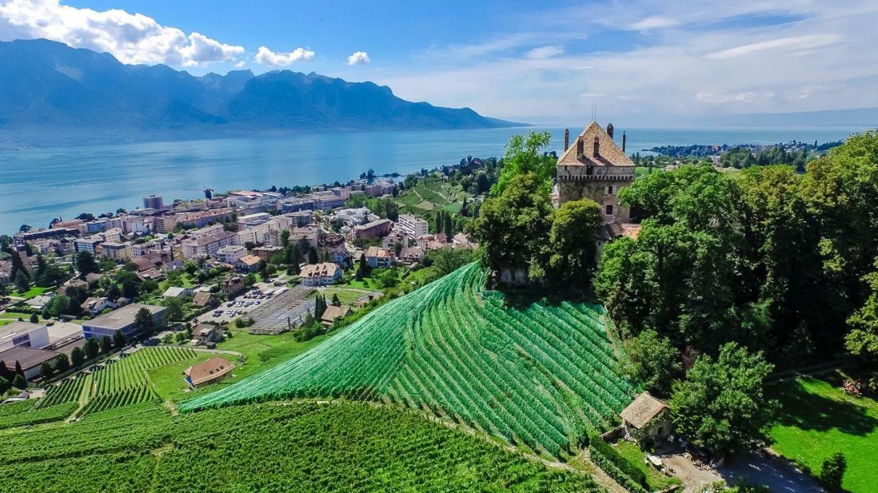 Montreux Castle | Charming Lake View Studio Exterior photo